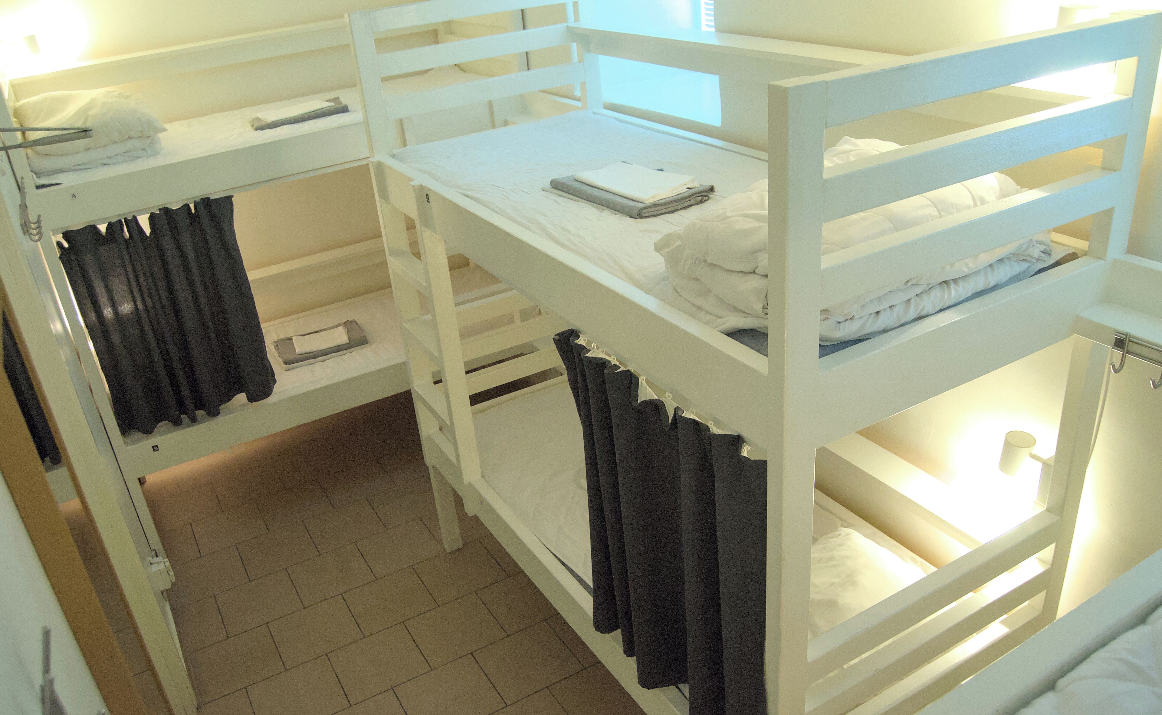 6-Bedroom for Men and Women with Shared Bathroom | Schallisolierte Zimmer, kostenloses WLAN, Bettwäsche