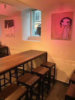 Réfrigérateur, micro-ondes, plaque de cuisson, lave-vaisselle