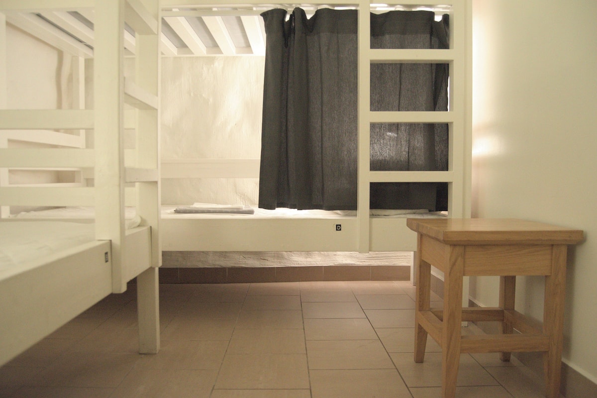 Soundproofing, free WiFi, bed sheets