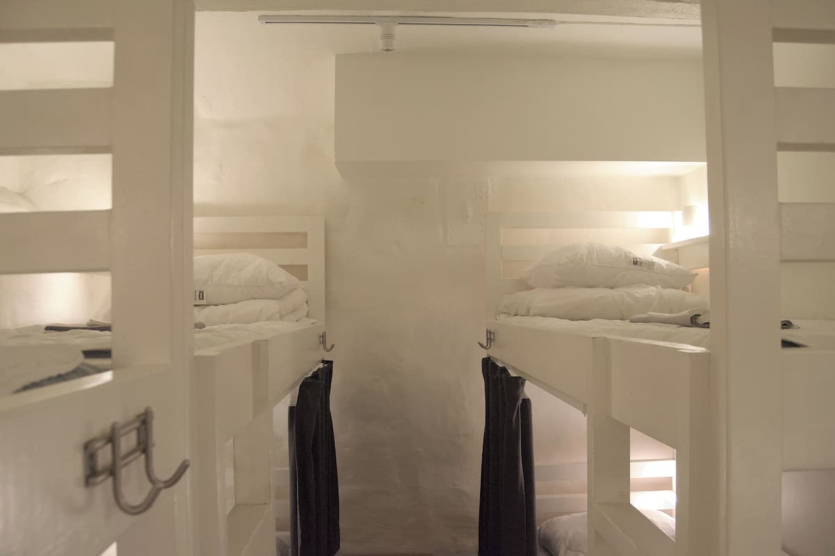 Soundproofing, free WiFi, bed sheets