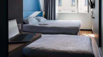 Room, 1 Double Bed with Sofa bed, Non Smoking | Desk, laptop workspace, blackout drapes, soundproofing