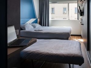 Habitació, 1 llit doble i sofà llit, no fumadors | Escriptori, espai de treball apte per a portàtils i cortines opaques