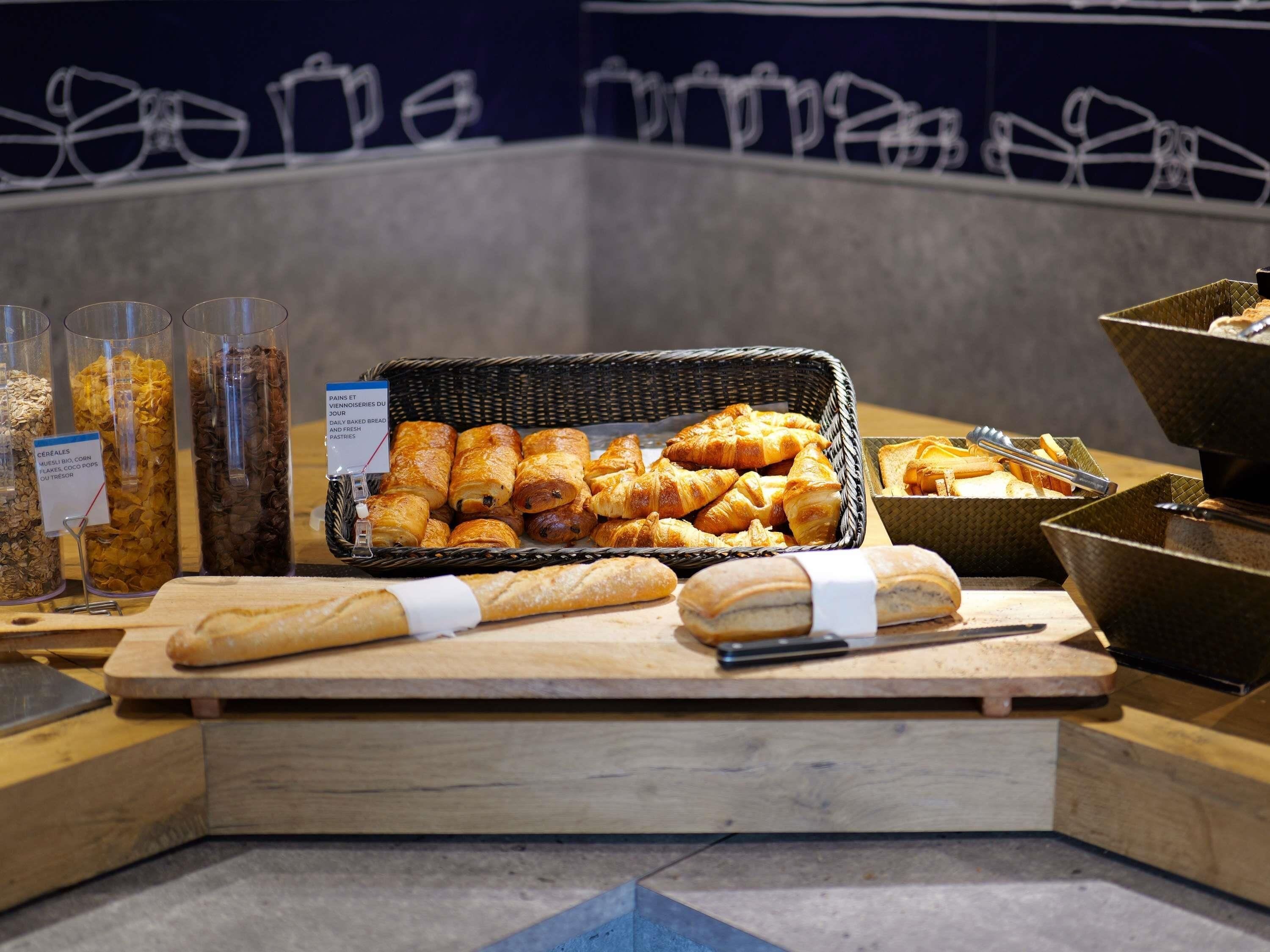 Tägliches Frühstücksbuffet (10.50 EUR pro Person)