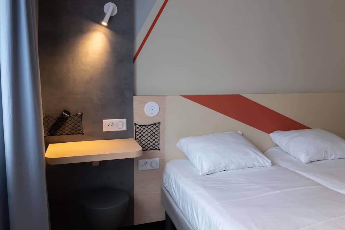 Room, 2 Single Beds, Non Smoking, Ground Floor | Desk, laptop workspace, blackout curtains, soundproofing