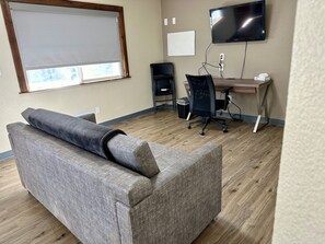 Apartment, Ensuite | Living area | TV - Wapiti Self-Service Lodge (Durango)