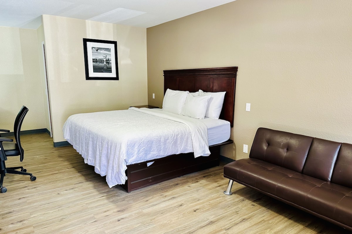 1 bedroom, desk, laptop workspace, blackout curtains