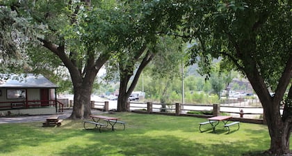Wapiti Self-Service Lodge
