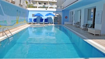 Outdoor pool, pool umbrellas, sun loungers