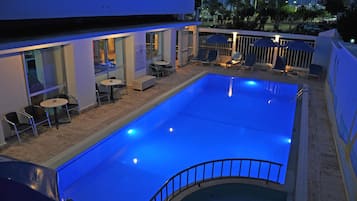 Outdoor pool, pool umbrellas, sun loungers