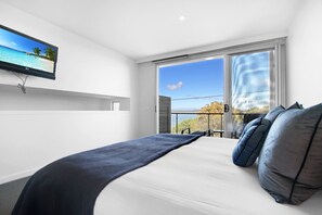 Two Bedroom Lake View Apartment | Premium bedding, soundproofing, iron/ironing board, free WiFi - 5 Knots Metung (Metung)