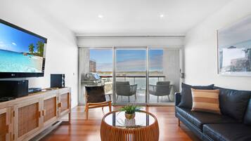 Télévision à écran plat, lecteur de DVD