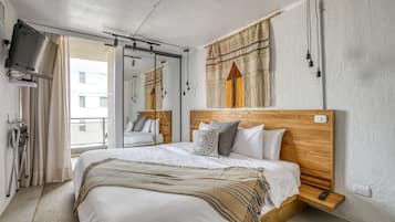 One Bedroom Apartment with Kitchenette | Free WiFi, bed sheets