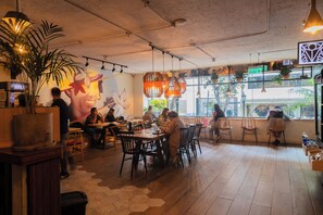 Coffee shop - NAIA Miraflores (Lima)
