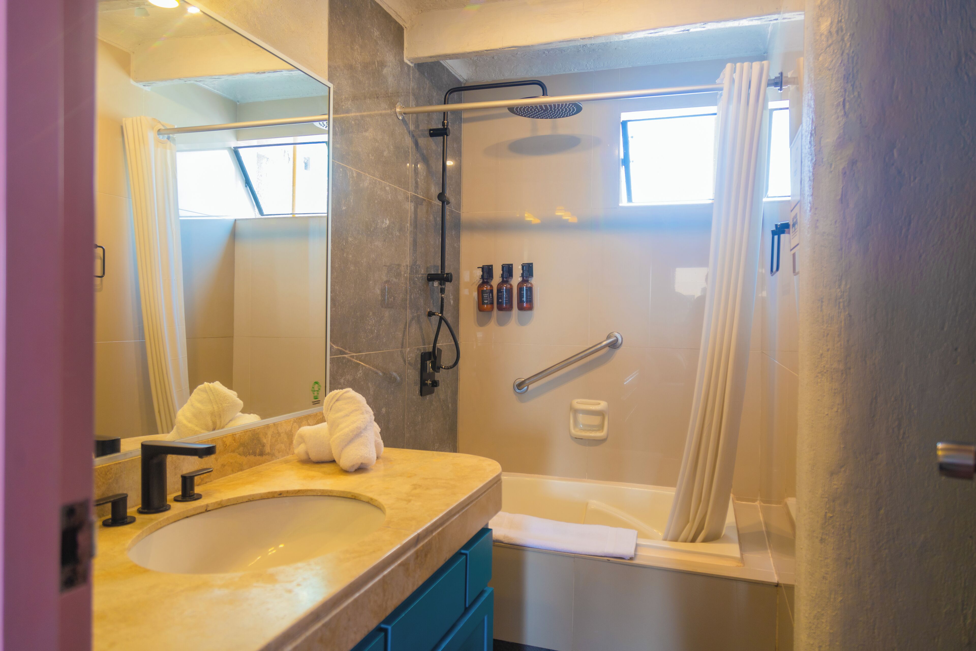 Photo - NAIA Miraflores Lima