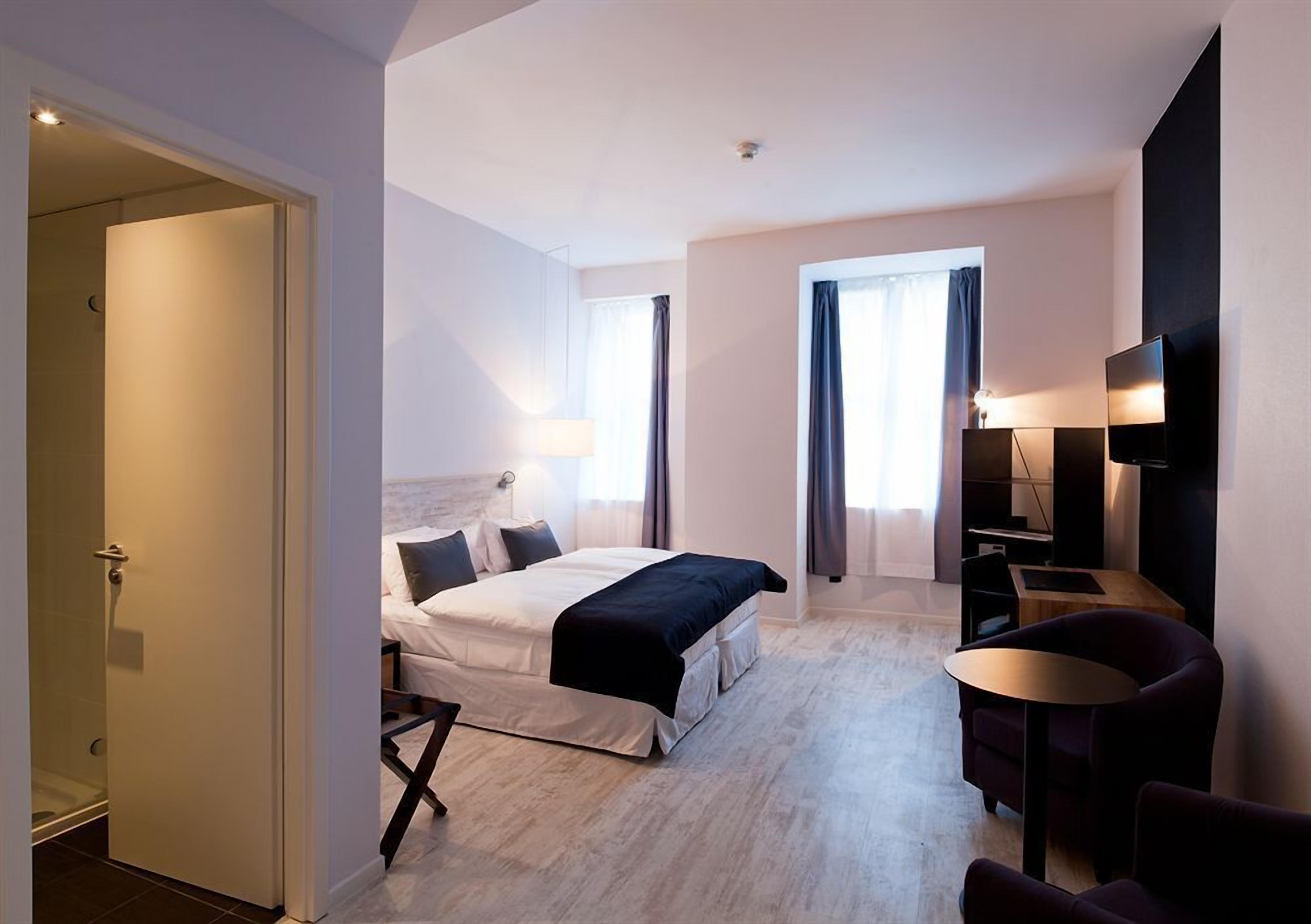 Minibar, in-room safe, desk, soundproofing