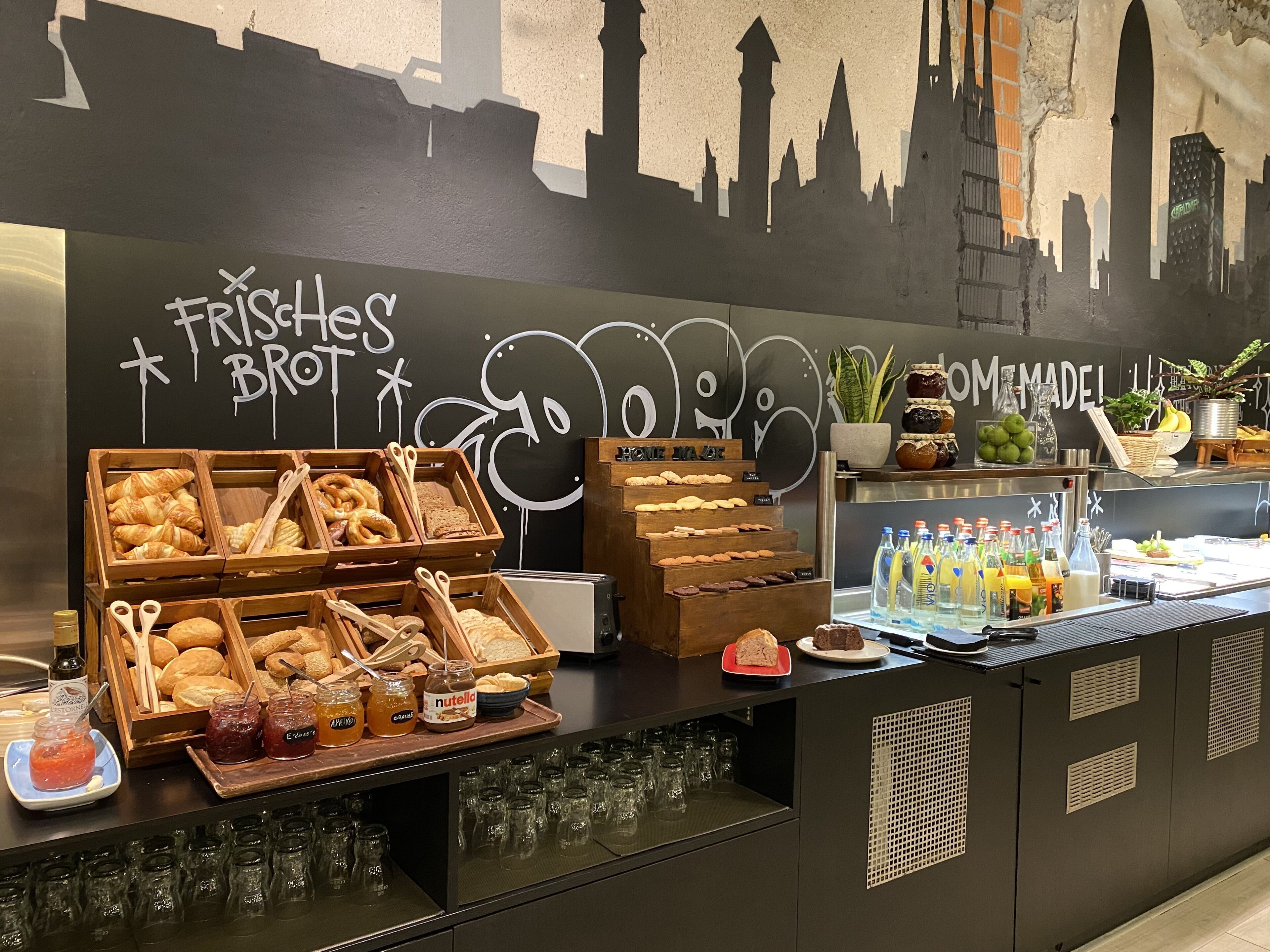 Petit déjeuner buffet servi tous les jours en supplément