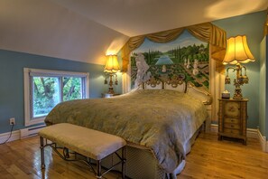 1 bedroom, Egyptian cotton sheets, premium bedding, down duvets