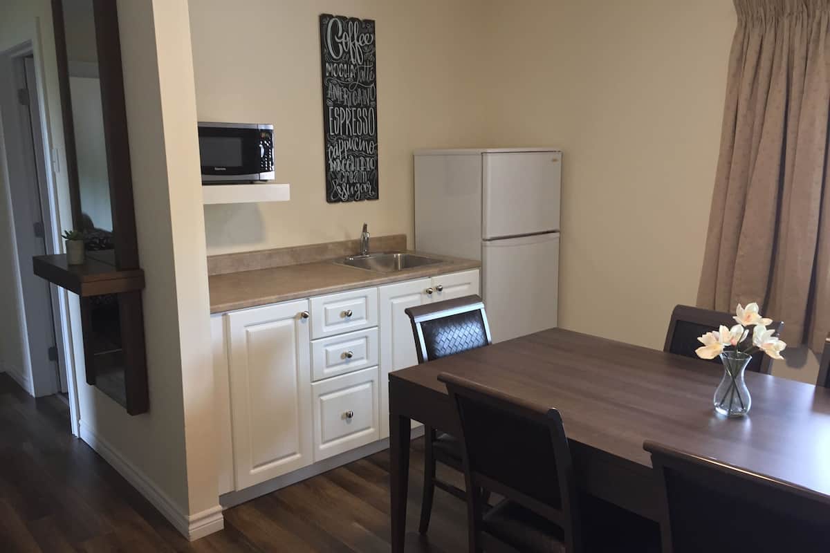 Family Suite, 2 Bedrooms | Private kitchenette