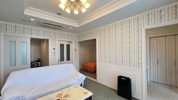 1 bedroom, individually decorated, individually furnished, soundproofing