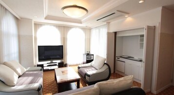 1 bedroom, individually decorated, individually furnished, soundproofing