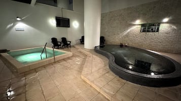 Separate bathtub and shower, spring water bathtub, free toiletries