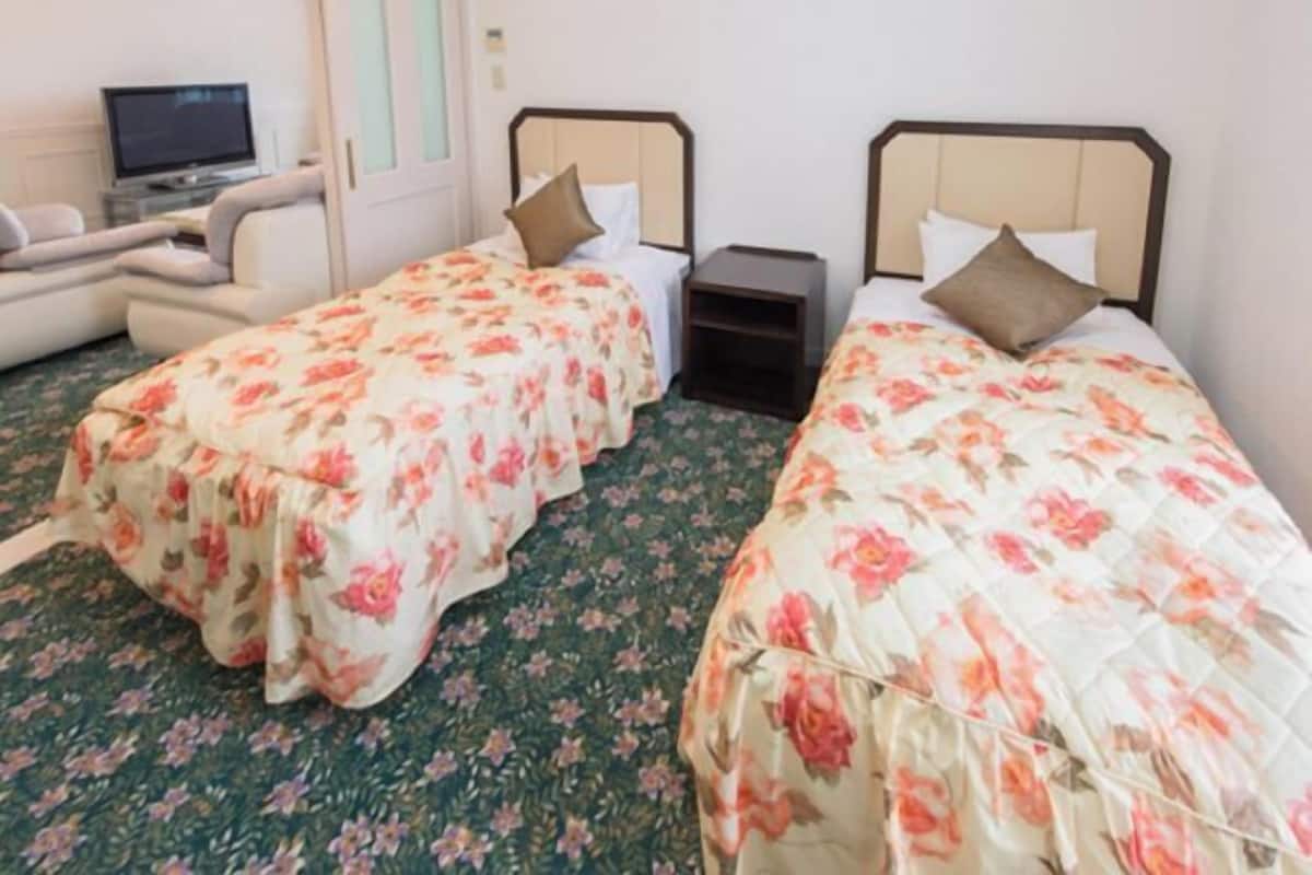 1 bedroom, individually decorated, individually furnished, soundproofing