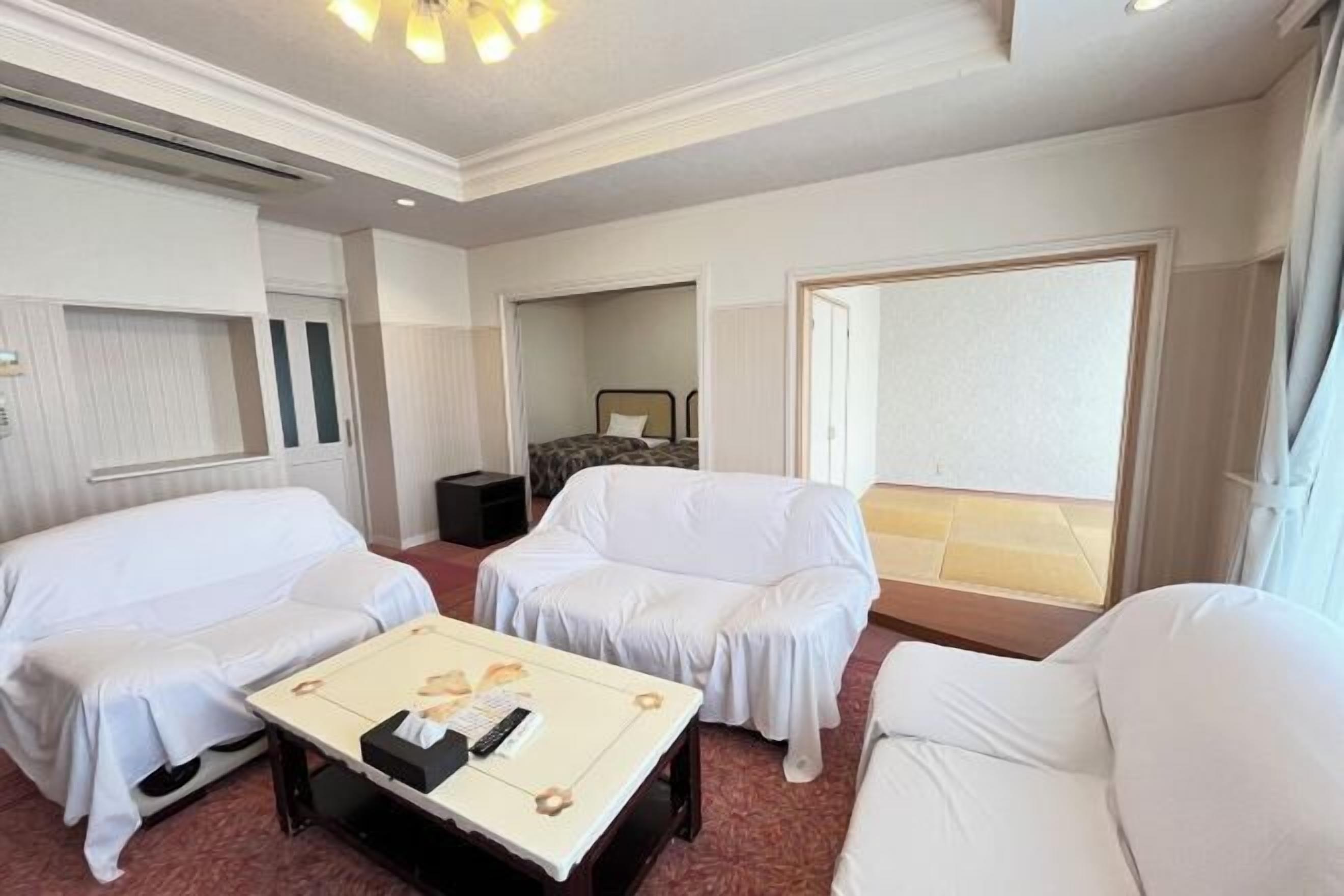 1 habitación, decoración personalizada y muebles diferentes 