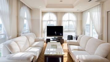 1 bedroom, individually decorated, individually furnished, soundproofing