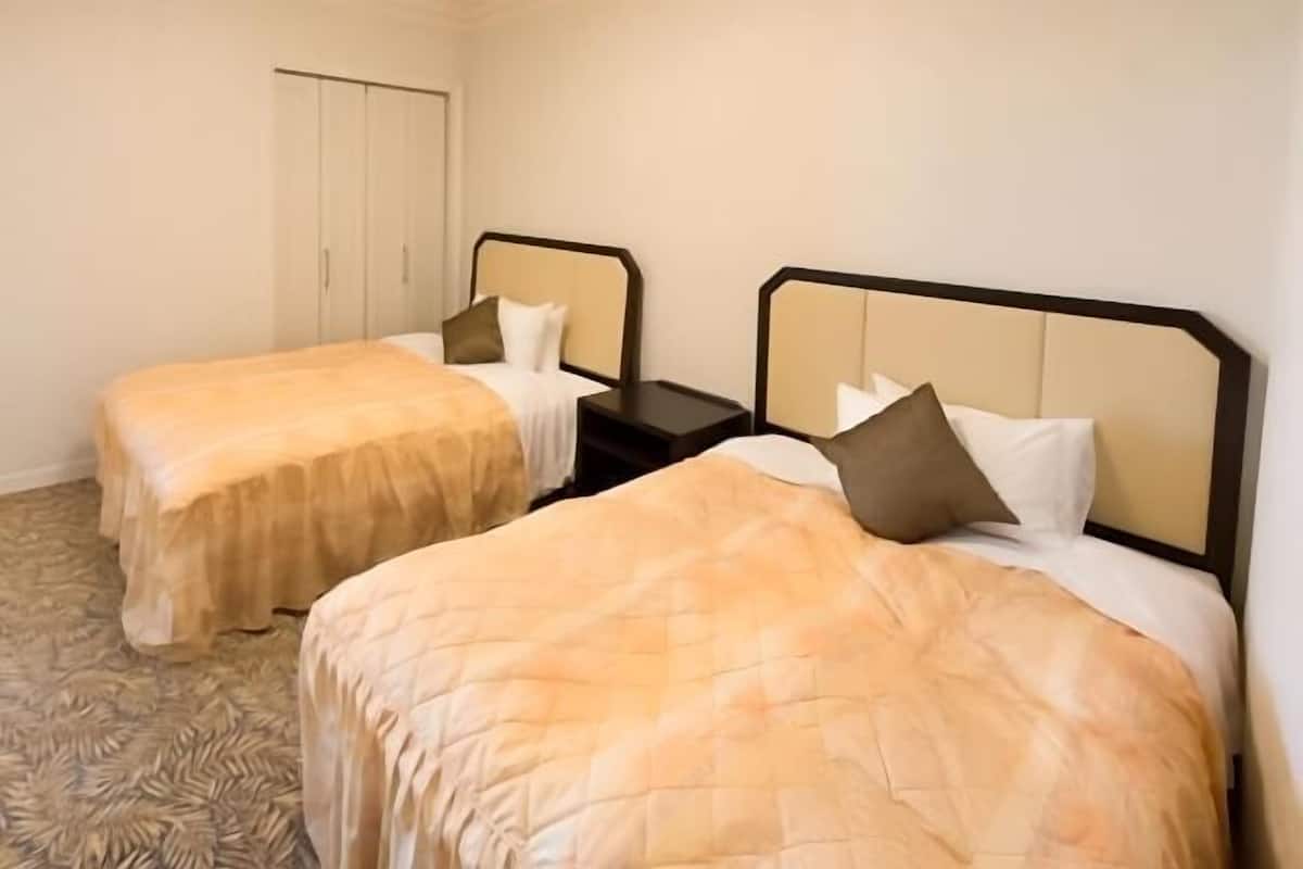 1 bedroom, individually decorated, individually furnished, soundproofing