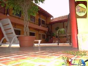 สนามรอบบริเวณ