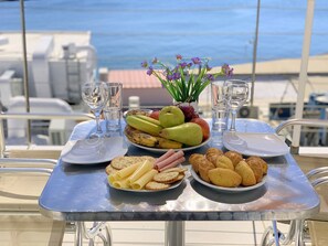Outdoor dining - Kassavetis Center - Hotel Studios & Apartments (Hersonissos)
