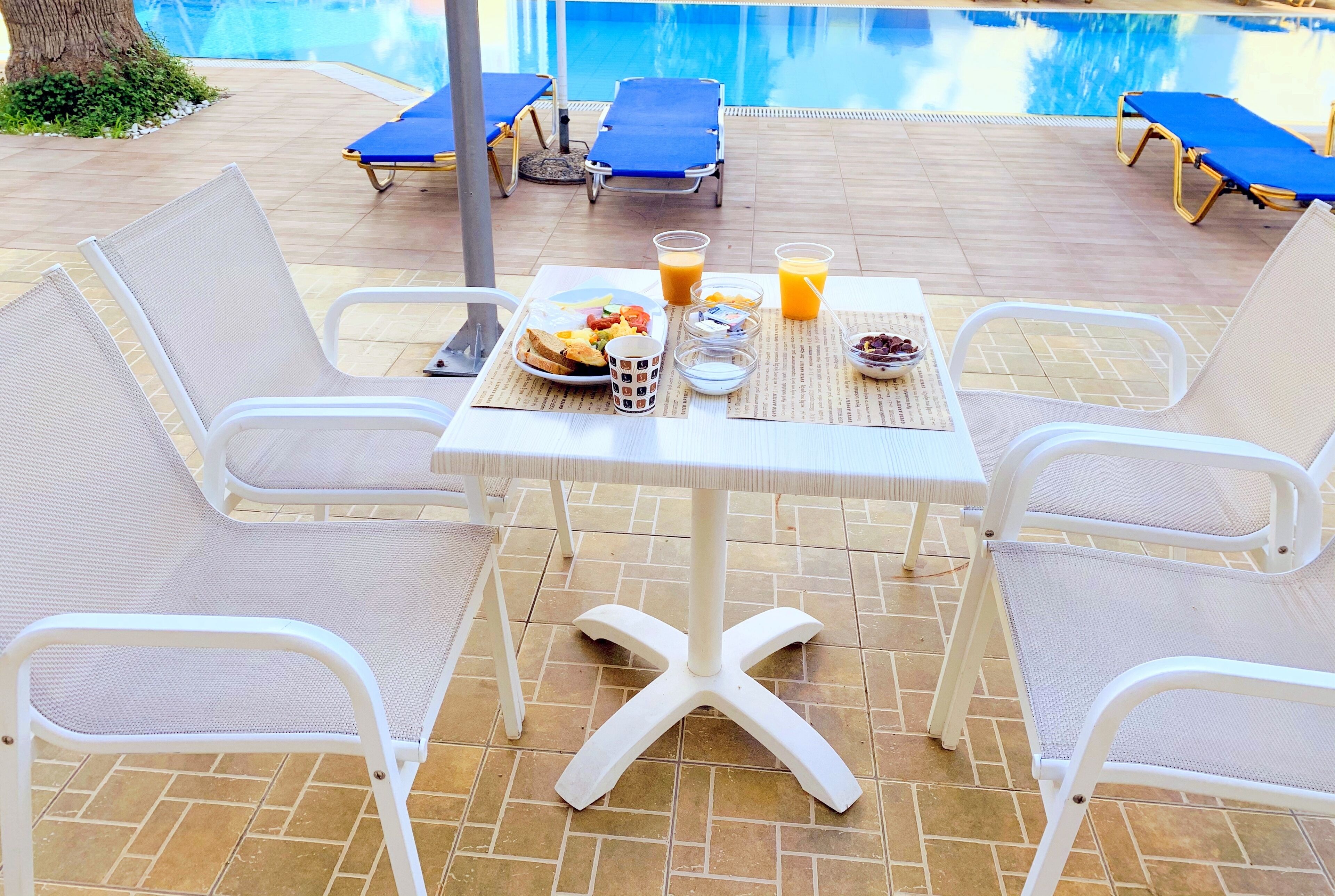 Daily buffet breakfast for a fee