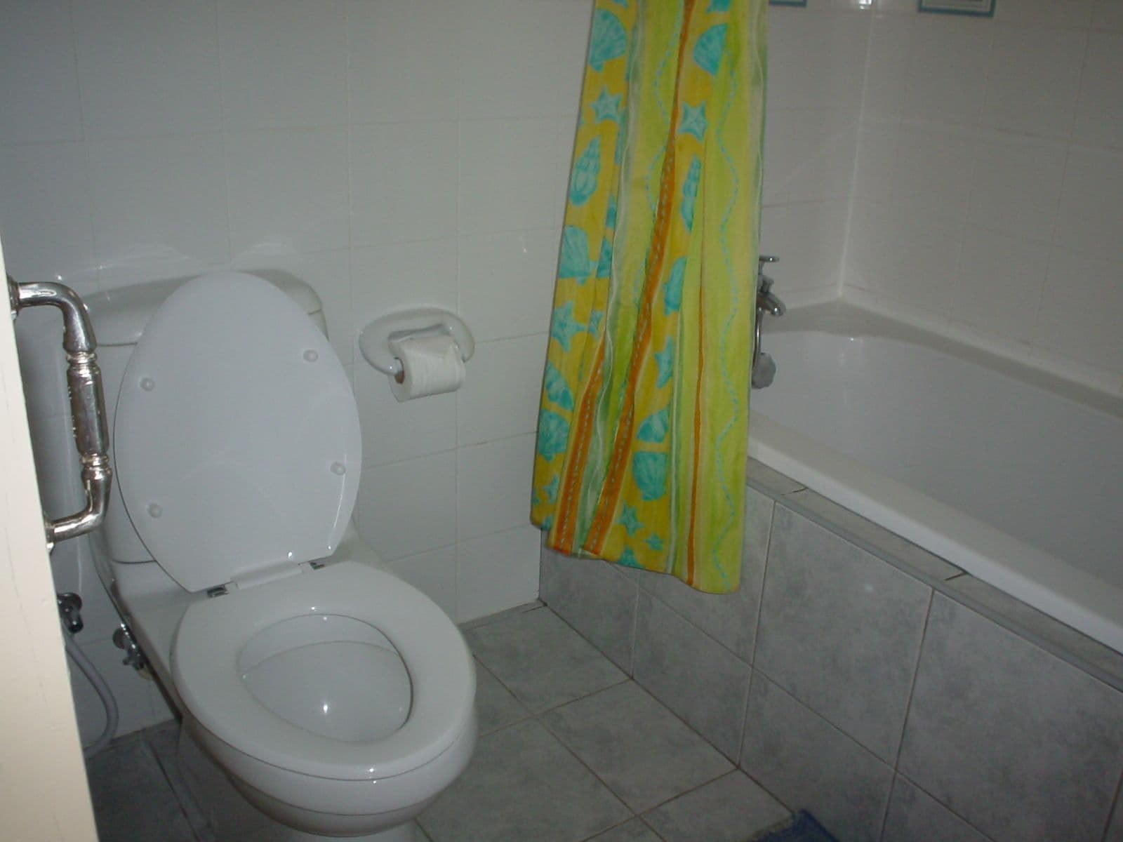 free toiletries, towels