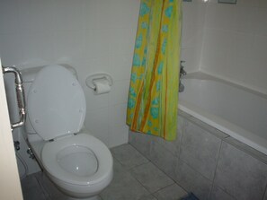 Artículos de higiene personal gratuitos y toallas