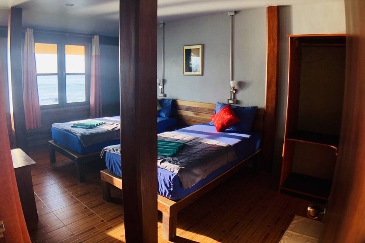 WiFi (free), bed sheets
