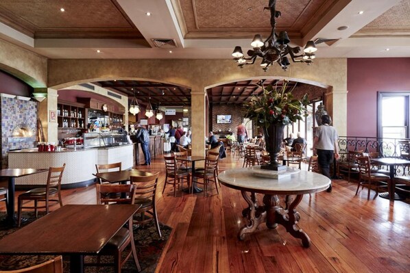 Breakfast, lunch, dinner served; international cuisine 