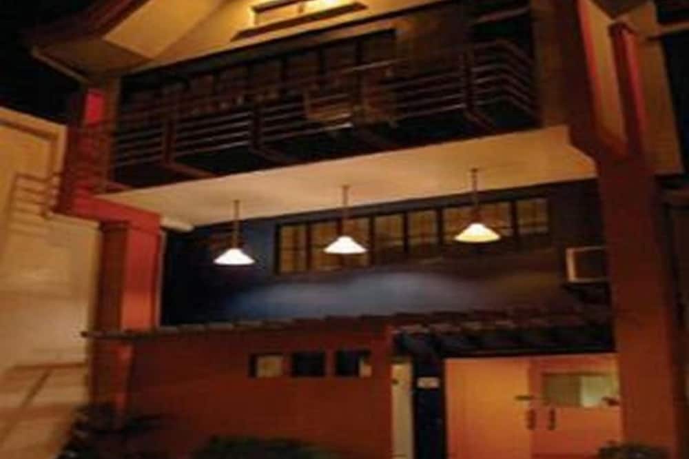 Toilena Room and Board
