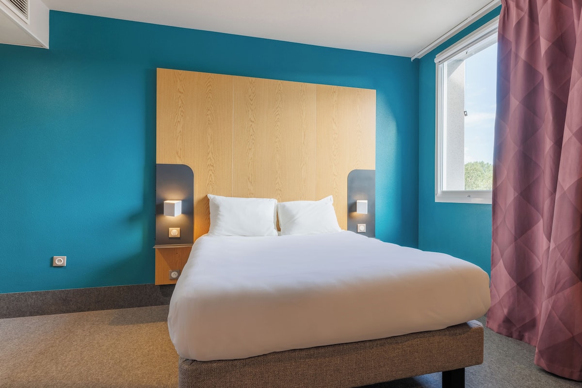 double room, accessible, non smoking | desk, soundproofing, iron/ironing board, free wifi