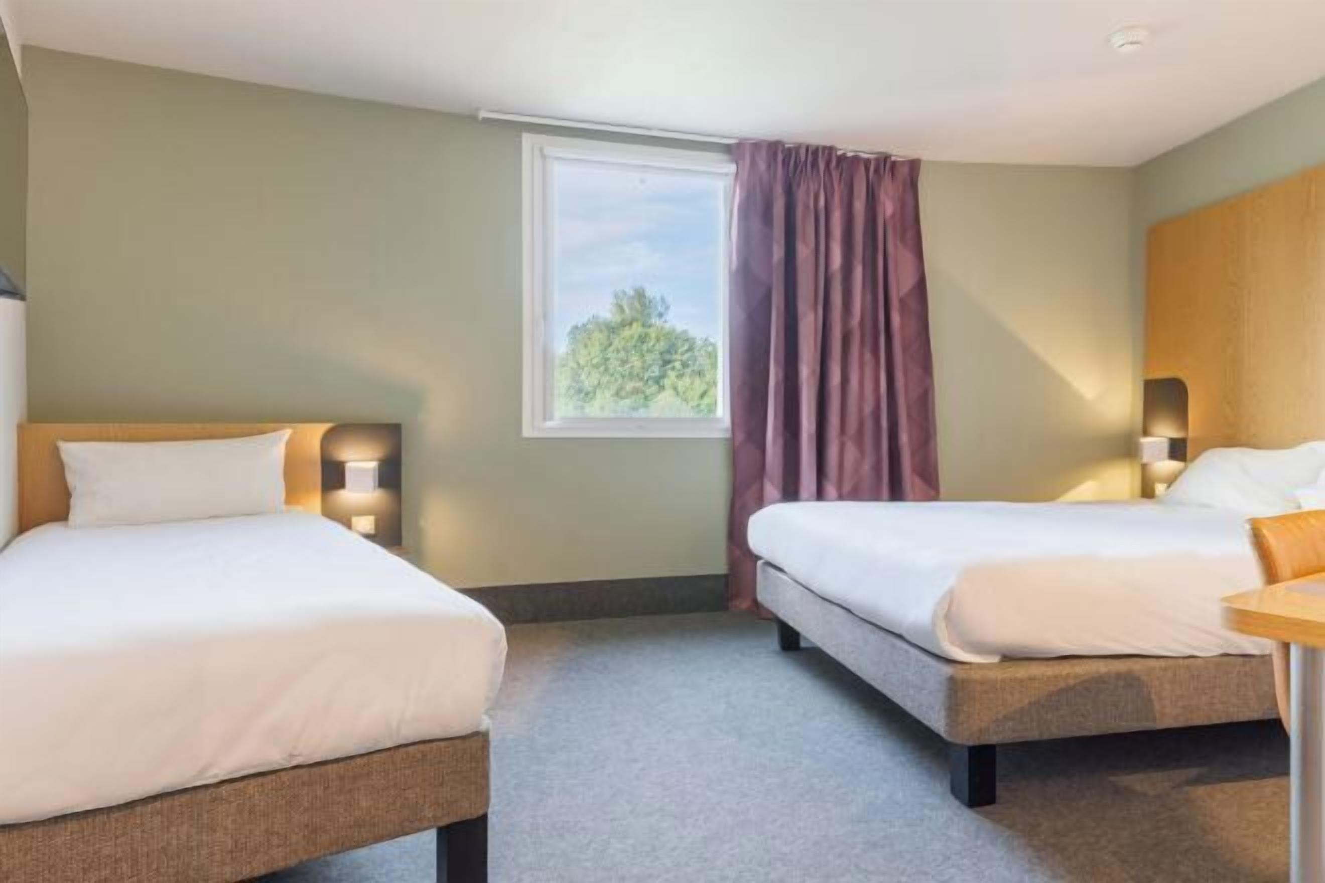 โต๊ะทำงาน, ห้องเก็บเสียง, เตารีด/โต๊ะรีดผ้า, Wi-Fi ฟรี