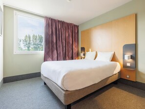 Double Room, Non Smoking | Desk, soundproofing, iron/ironing board, free WiFi