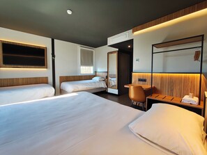 Værelse til 4 personer - ikke-ryger | Skrivebord, lydisolering, strygejern/strygebræt, gratis Wi-Fi