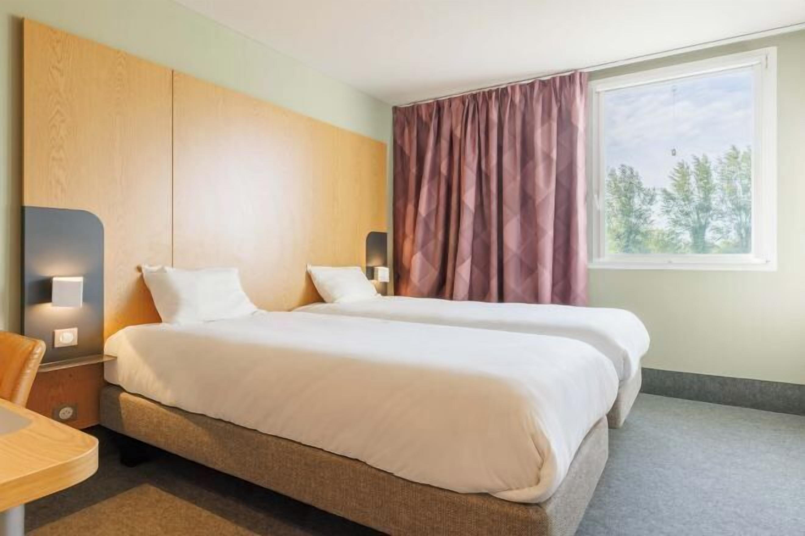 โต๊ะทำงาน, ห้องเก็บเสียง, เตารีด/โต๊ะรีดผ้า, Wi-Fi ฟรี