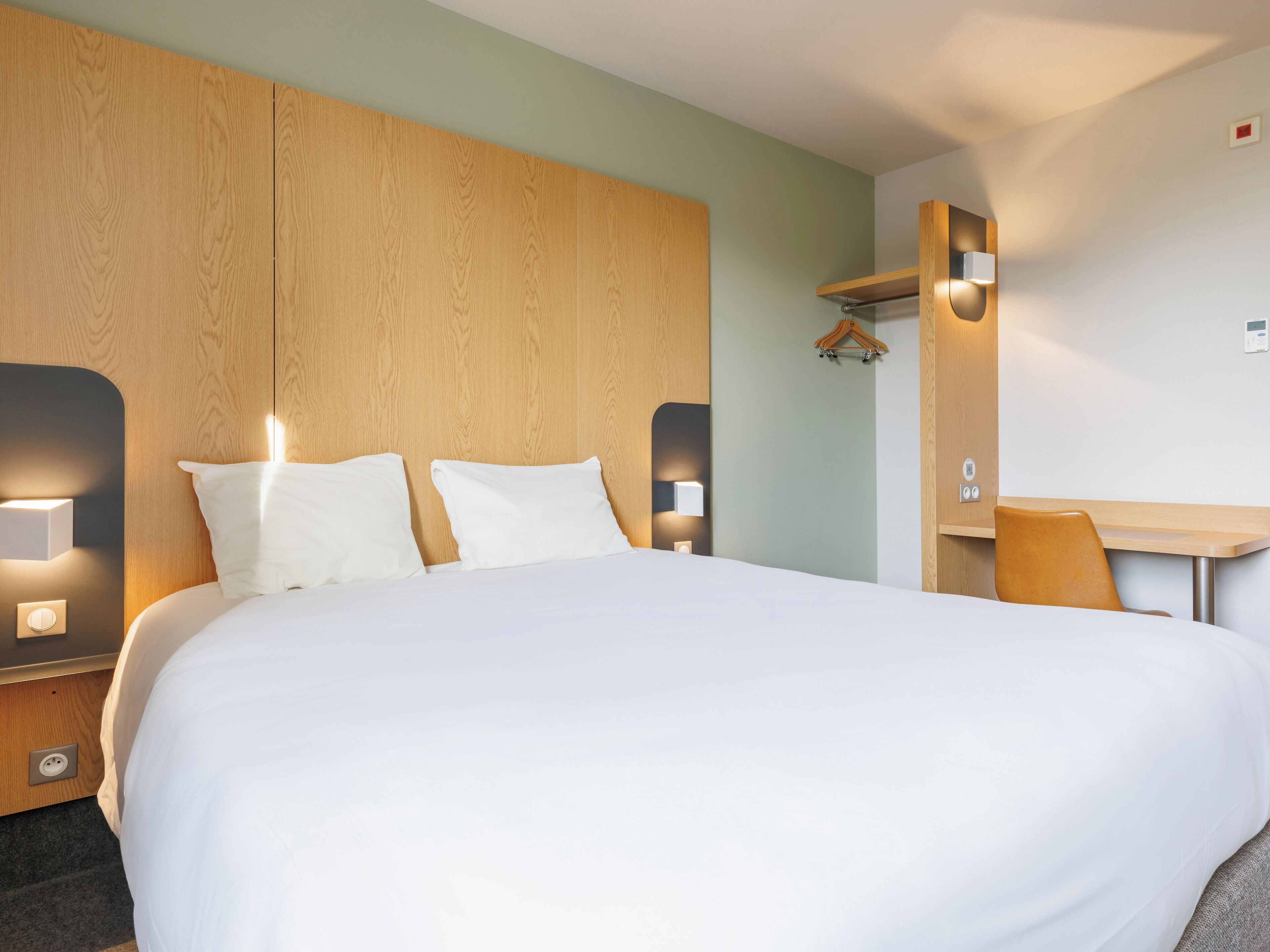 double room, non smoking | desk, soundproofing, iron/ironing board, free wifi