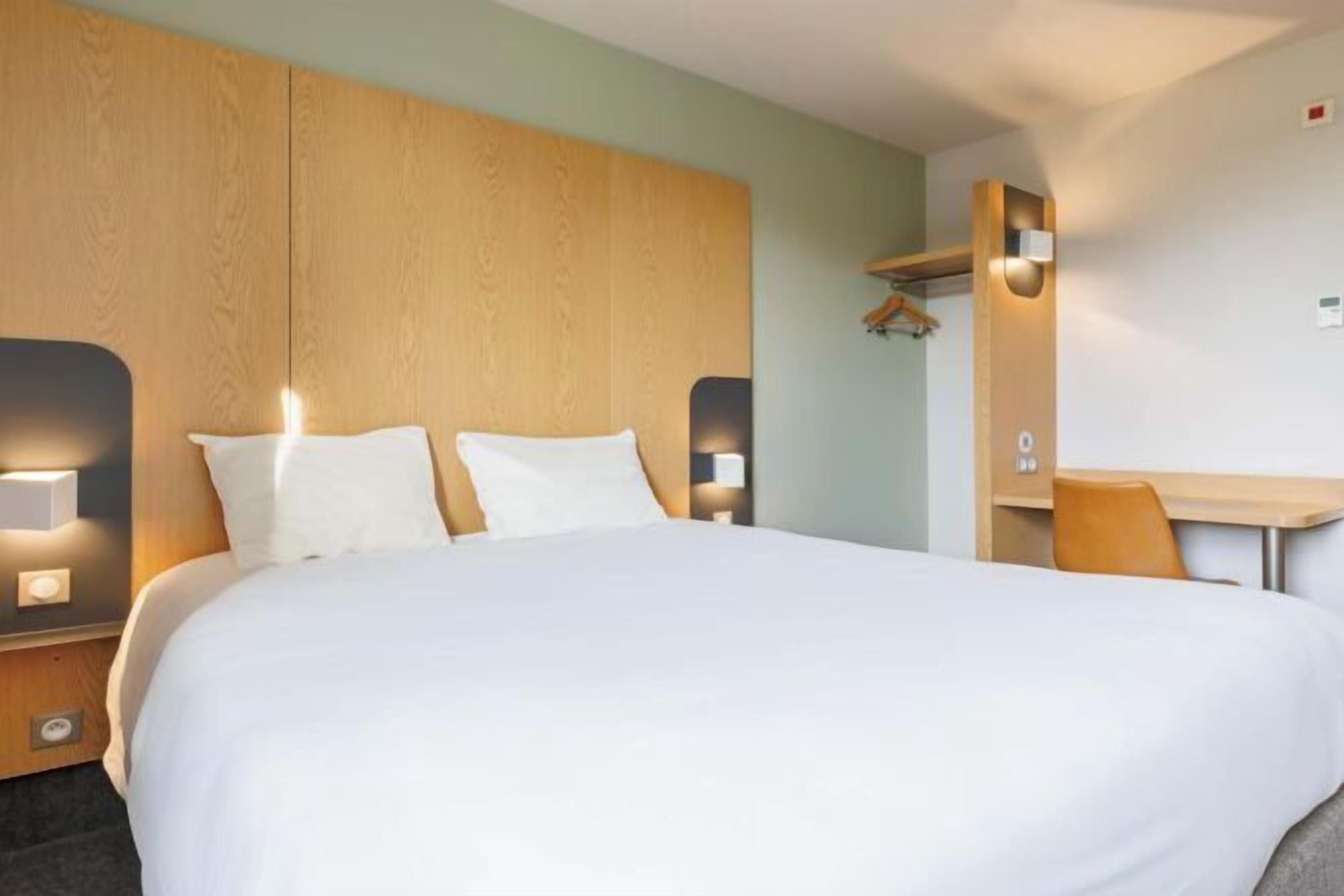 โต๊ะทำงาน, ห้องเก็บเสียง, เตารีด/โต๊ะรีดผ้า, Wi-Fi ฟรี