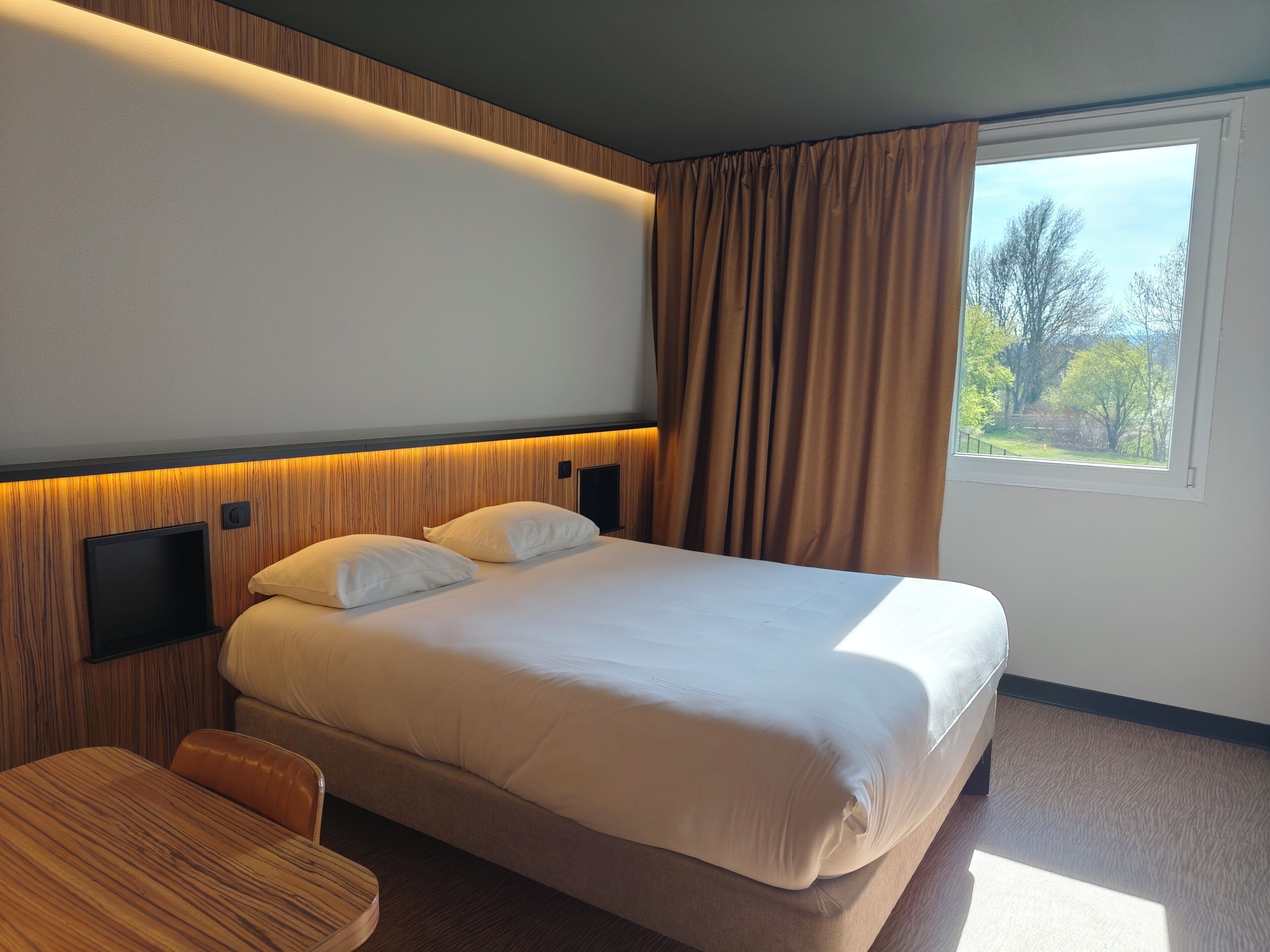 ダブルルーム 禁煙 | デスク、防音設備、アイロン / アイロン台、WiFi (無料)