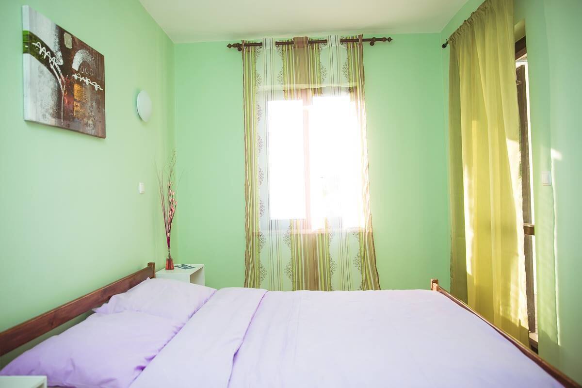 Habitación doble Confort, balcón, vista al mar | Decoración personalizada, muebles diferentes y wifi gratis