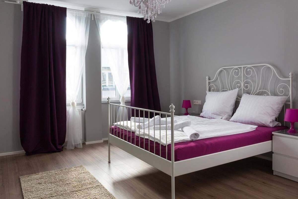 1 bedroom, hypo-allergenic bedding available, soundproofing