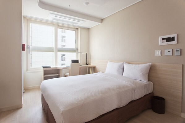 Superior dubbelrum | Värdeförvaringsskåp på rummet, skrivbord och strykjärn/strykbräda