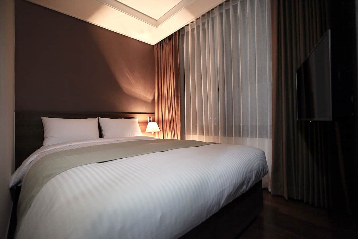 Deluxe Double Room | In-room safe, desk, iron/ironing board, free WiFi