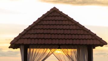 2 restaurants, breakfast, lunch, dinner served; Vietnamese cuisine